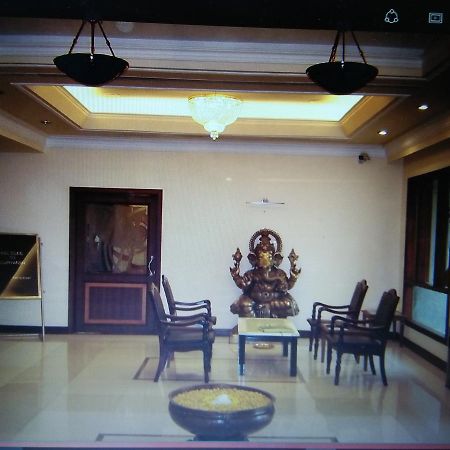 Veena Regency Hotell Chās Eksteriør bilde