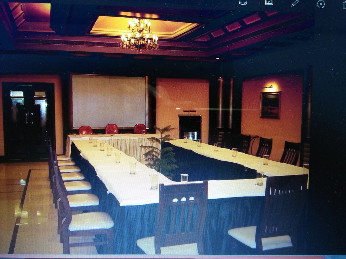 Veena Regency Hotell Chās Eksteriør bilde