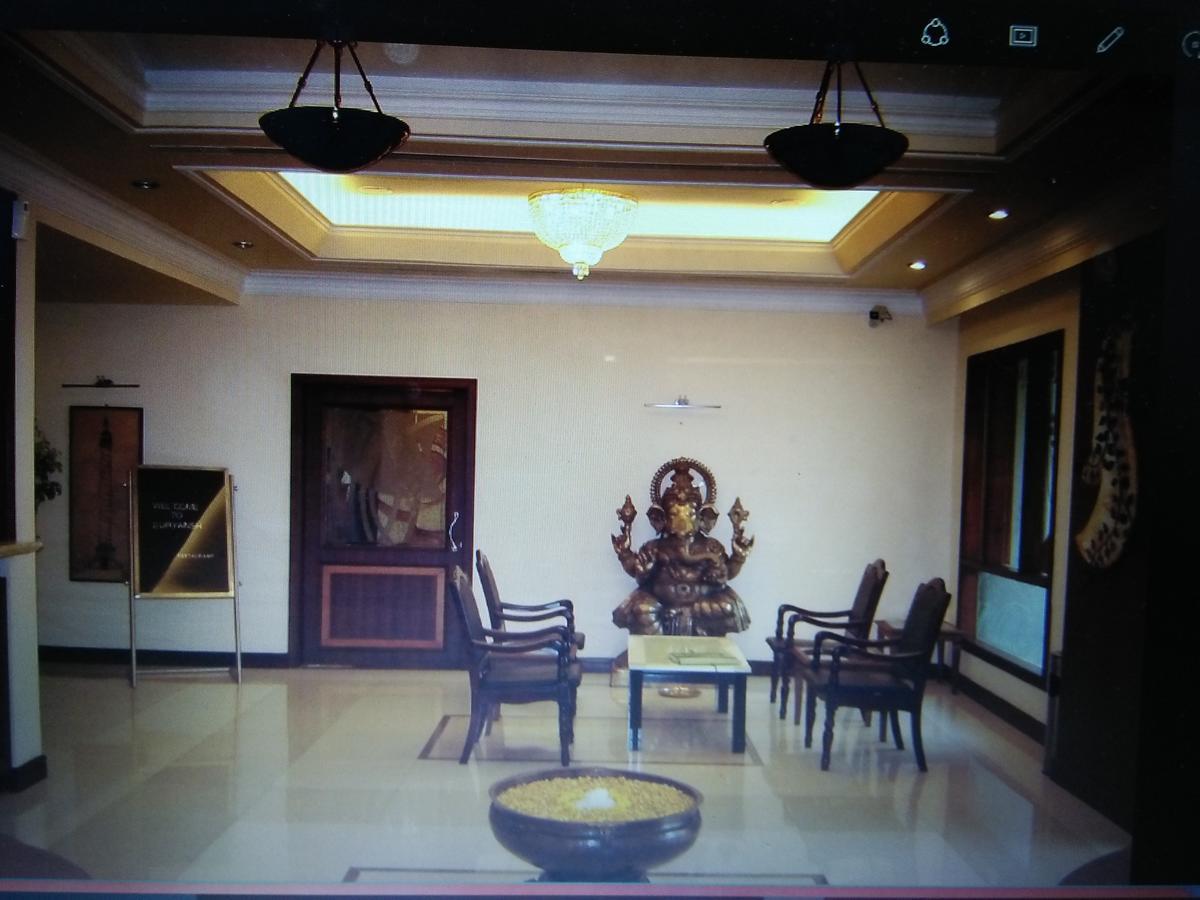 Veena Regency Hotell Chās Eksteriør bilde