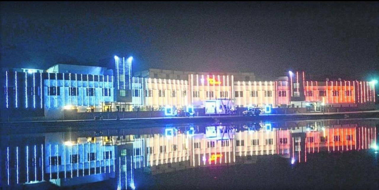 Veena Regency Hotell Chās Eksteriør bilde